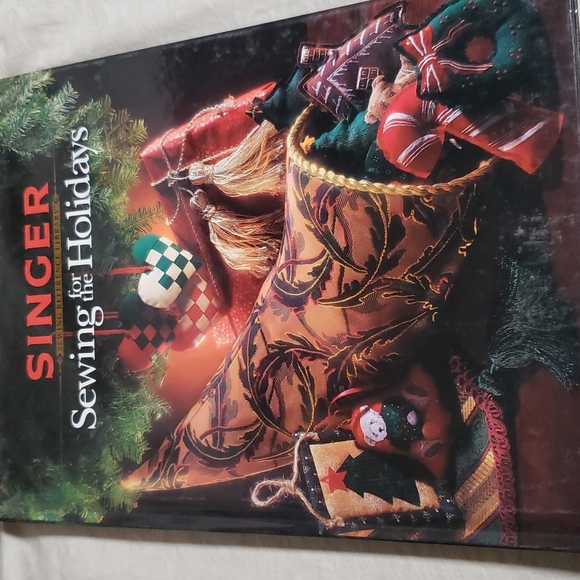 Holiday Books 💥 - Picture 5 of 7